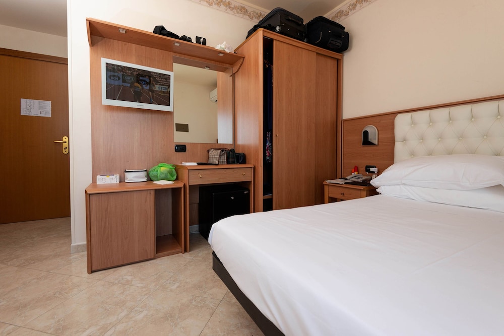 Double Room, 1 Queen Bed, Non Smoking photo 2