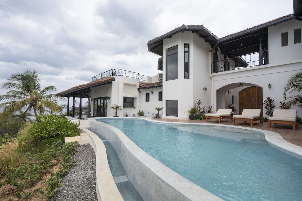 Villa Paraiso- Luxury