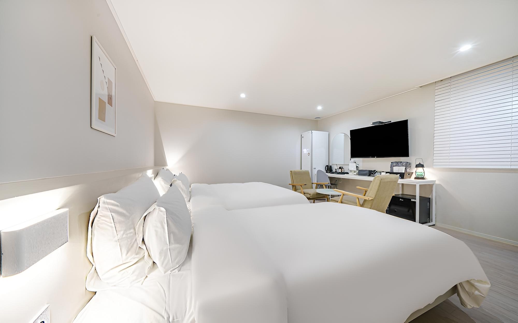 Room (Premium Business (double bed queen + ) - Photo 7