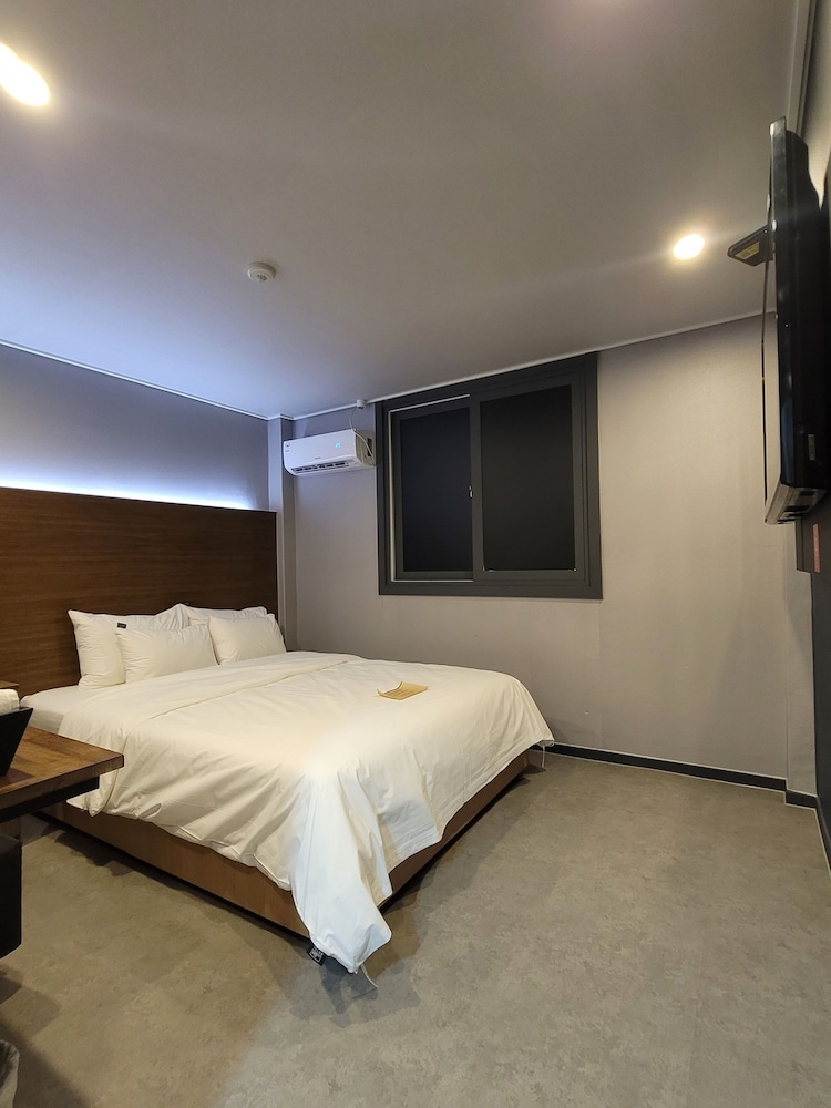 Standard Room - Photo 1