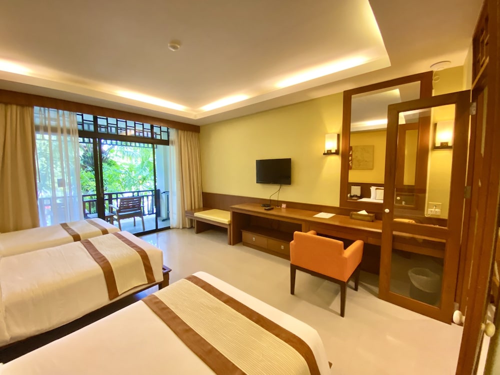 Deluxe Triple Room - Photo 8