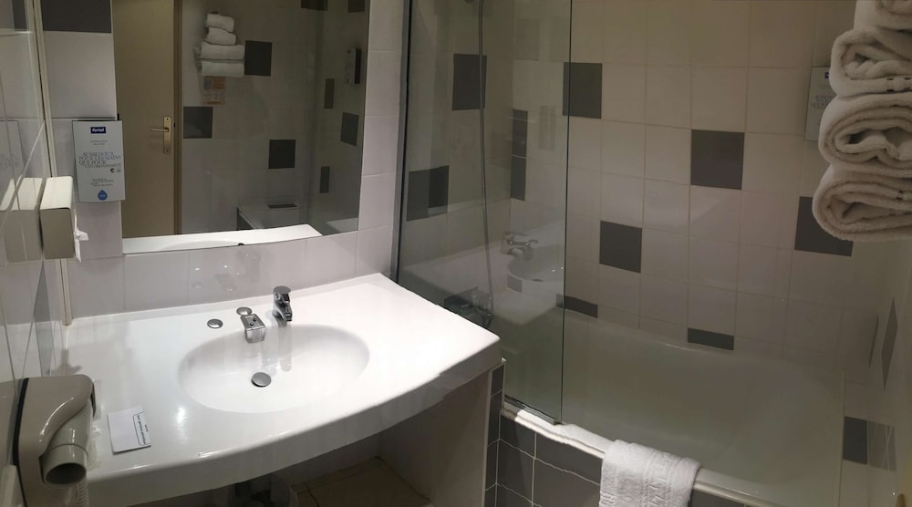 Standard Room, Multiple Beds - Photo 4