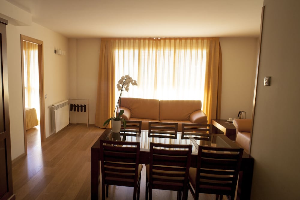 Standard Suite for 2 adults and 2 children photo 3
