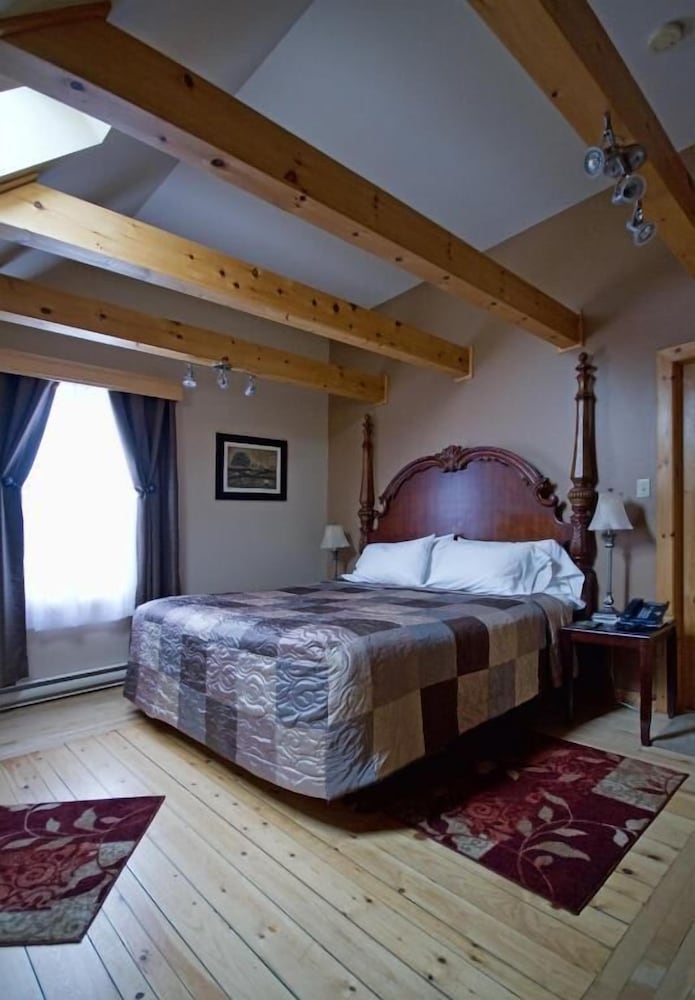 Honeymoon Studio Suite photo 1