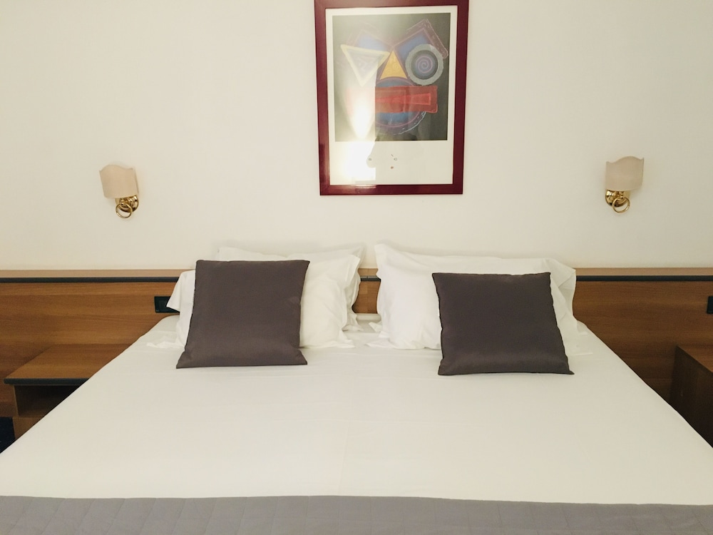 Classic Double or Twin Room, 1 Double Bed - Photo 4
