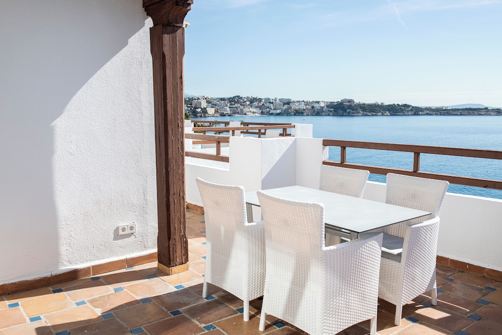 Deluxe Suite, 2 Bedrooms, Sea View (4 Adults + 1 Child) thumbnail 5