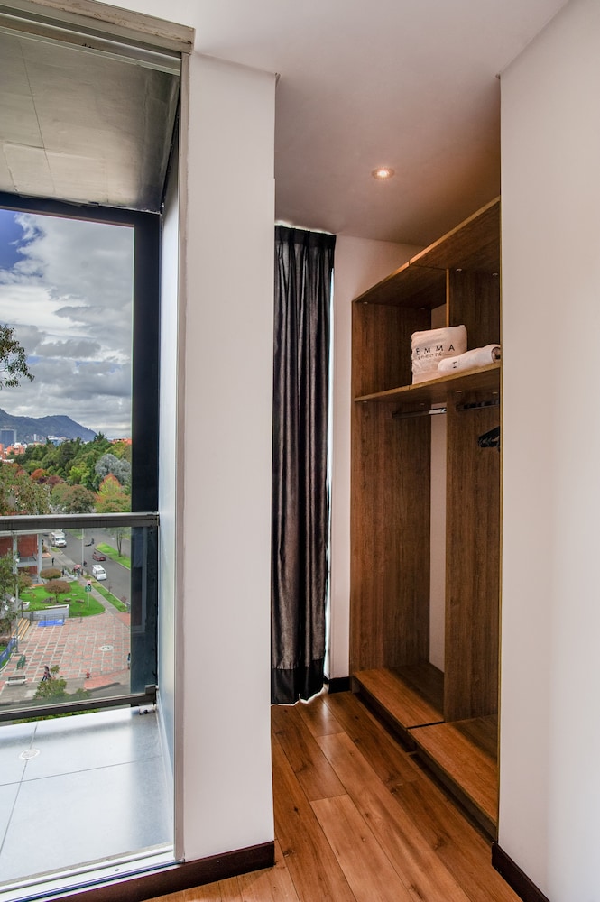 Premium Loft, 1 King Bed, Balcony, Courtyard View photo 3