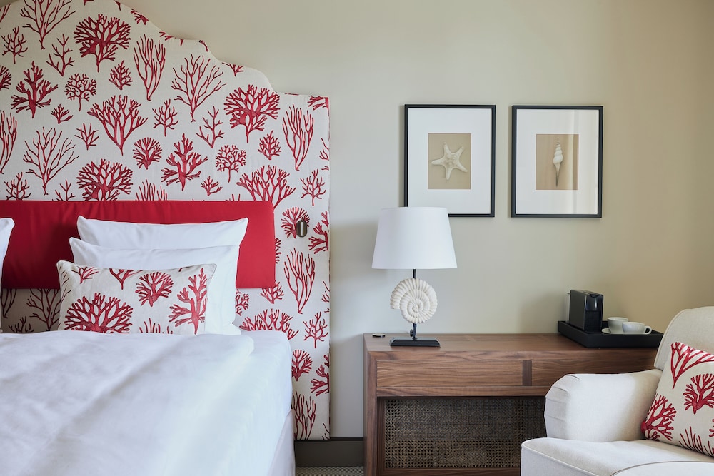 Double Room, Balcony, City View thumbnail 5