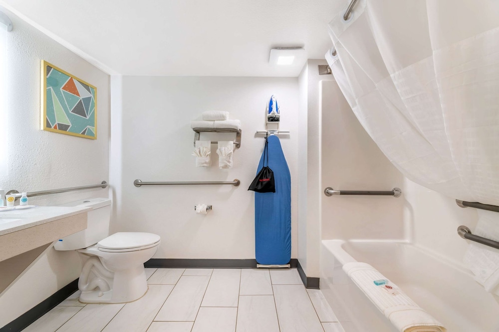 Standard Single Room, 1 King Bed, Accessible, Non Smoking - Photo 4