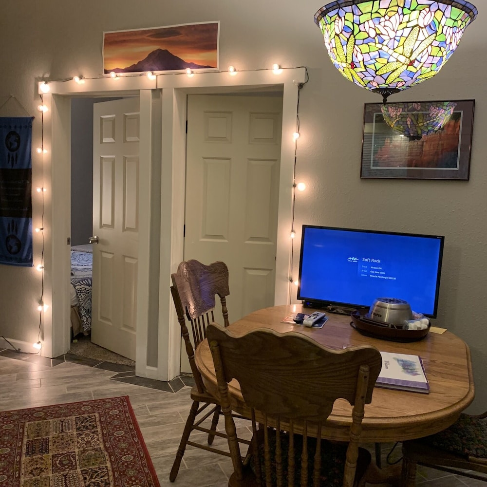 Deluxe Suite, 2 Bedrooms, Kitchenette, Ground Floor photo 2