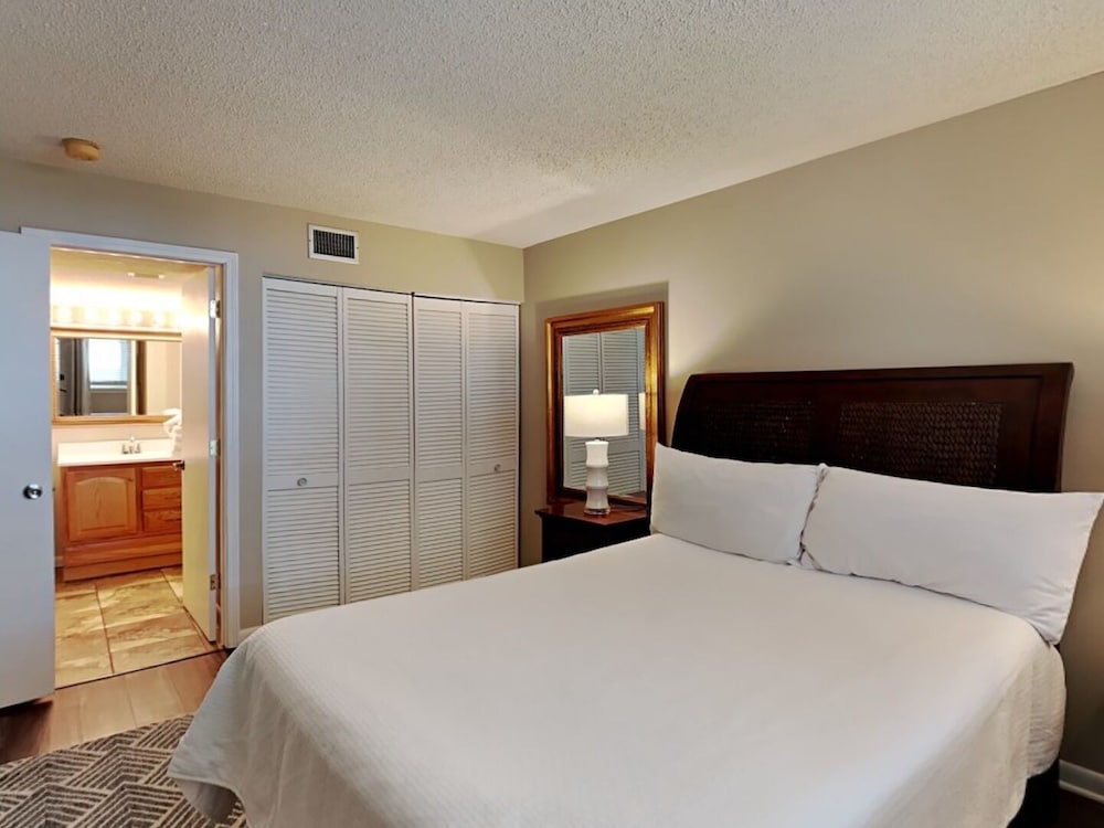 Condo, 1 Queen Bed with Sofa bed, Balcony (#1022 - No Pets) photo 1