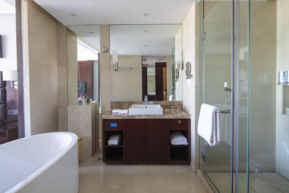 Executive Room, 1 King Bed, Non Smoking photo 3