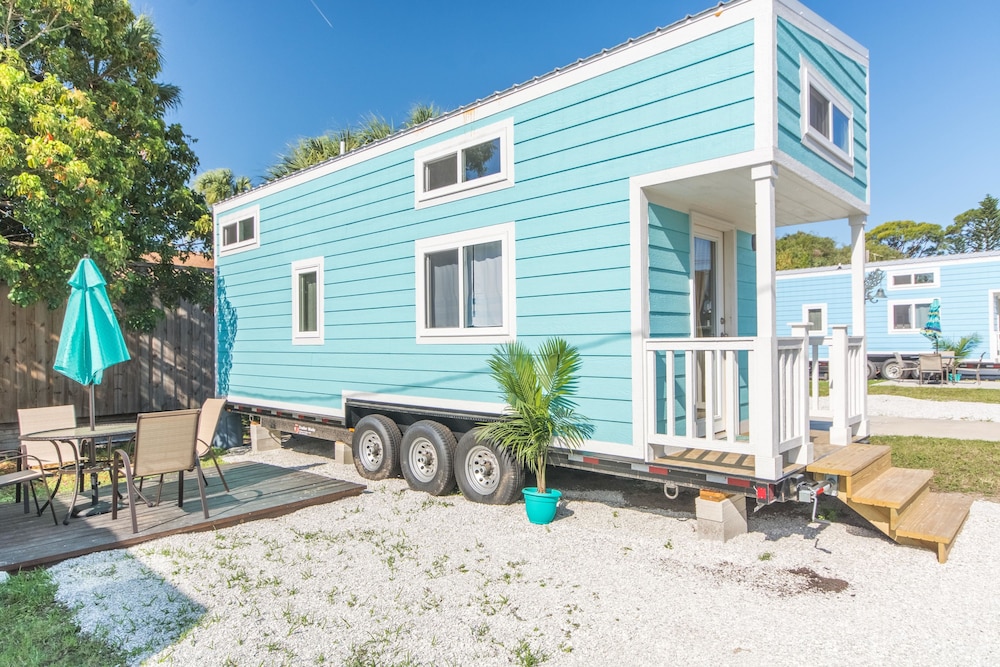 Cabin, 2 Bedrooms (Tiny House - Aqua Oasis)