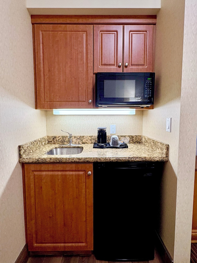 Deluxe Room, 1 King Bed with Sofa bed, Non Smoking - Photo 4