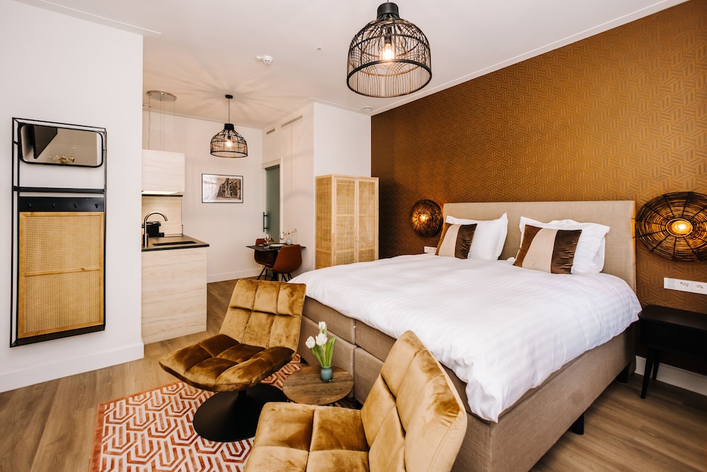 Premium Studio Suite photo 2