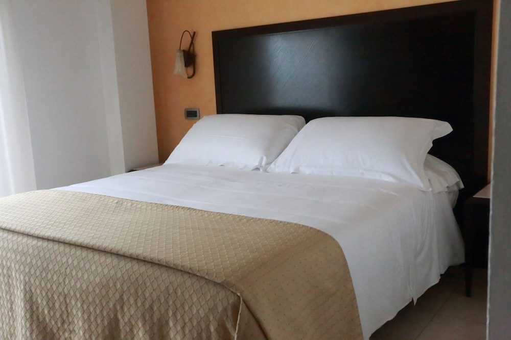 Superior Triple Room, Partial Sea View - Photo 1