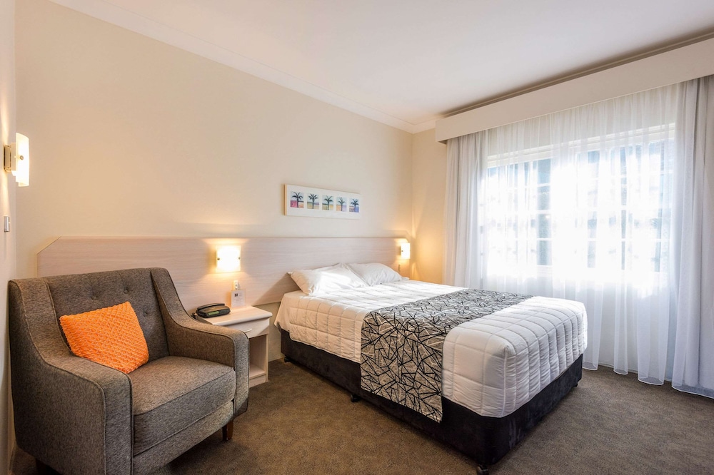 Standard Room, 1 Queen Bed - Photo 4