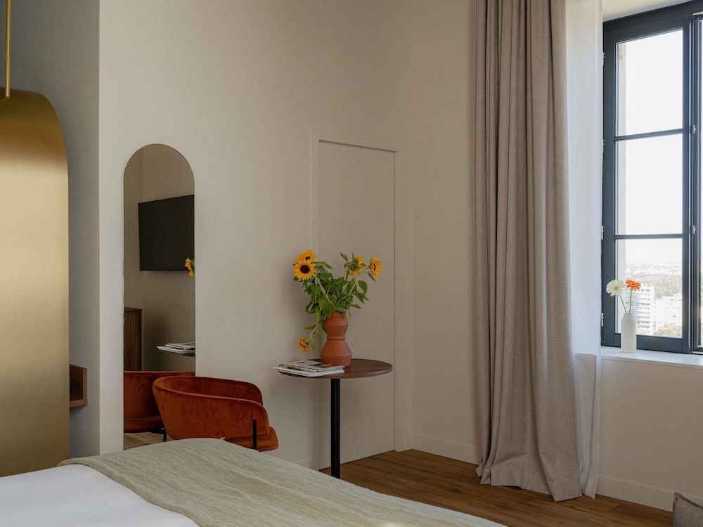 Junior Suite, 1 King Bed, River View (Deluxe)