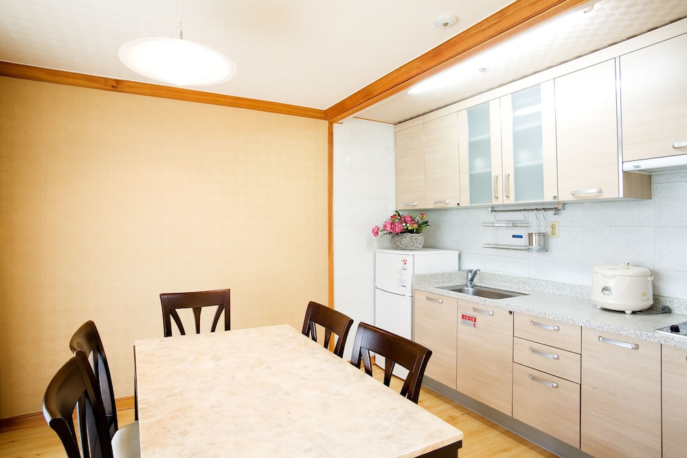 Luxury Room (B47) : 20000 KRW Surcharge (per night) for Slope view photo 2