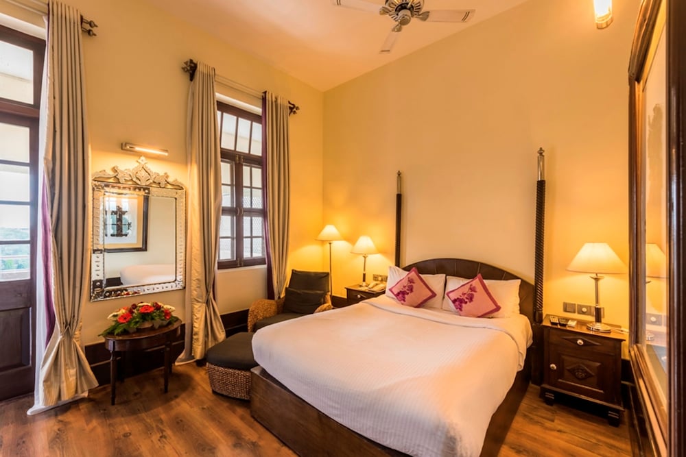 Regal Queen Garden View Room with Balcony photo 3
