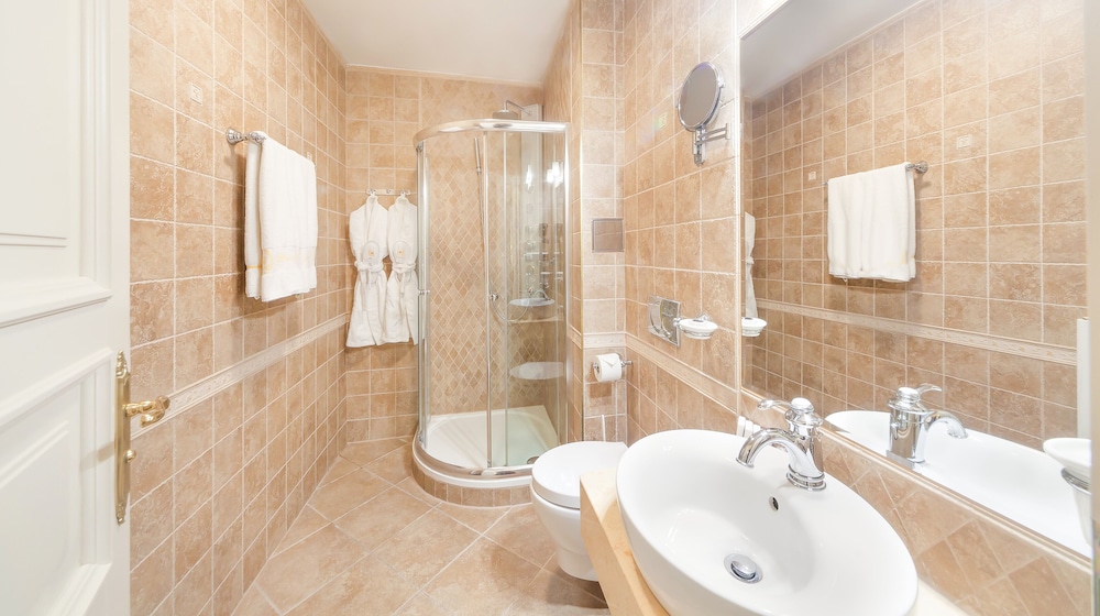 Suite — the supplier's photographs — photo 2
