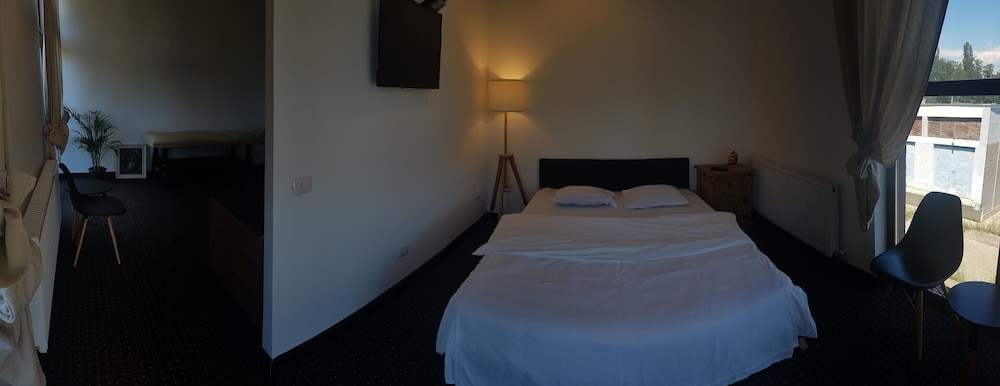 Basic Apartment photo 2