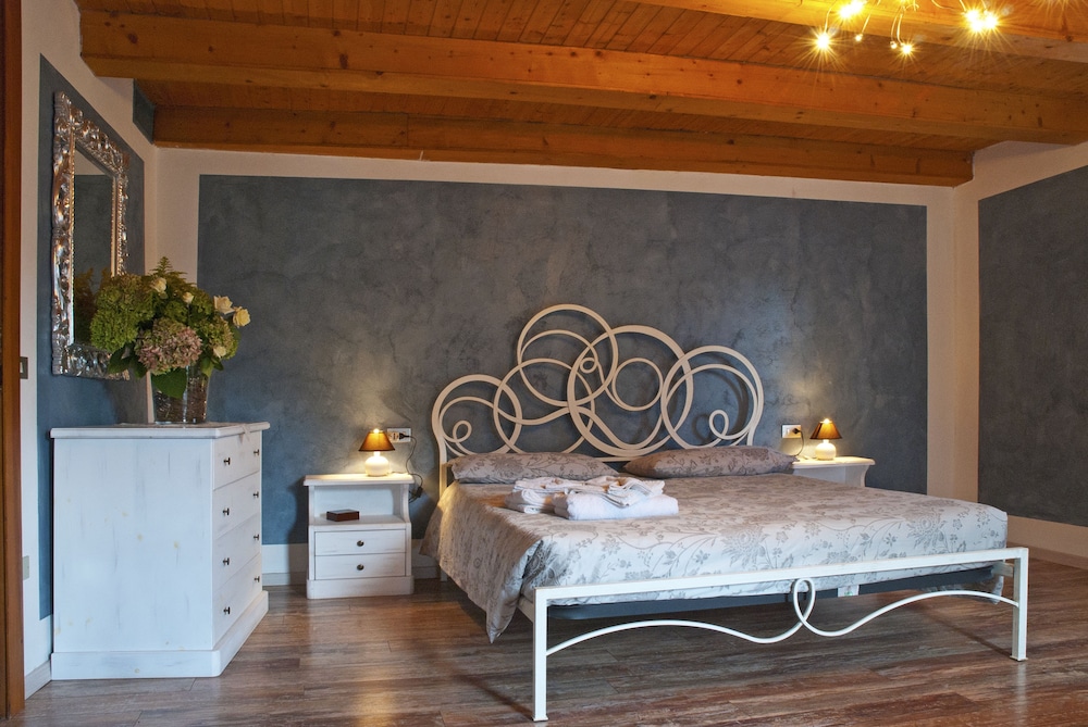 Romantic Double Room, Private Bathroom, Mountain View photo 2