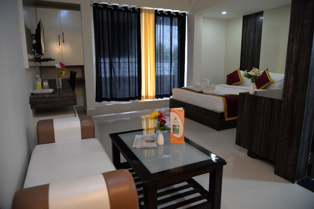 Deluxe Suite, Non Smoking, City View photo 2