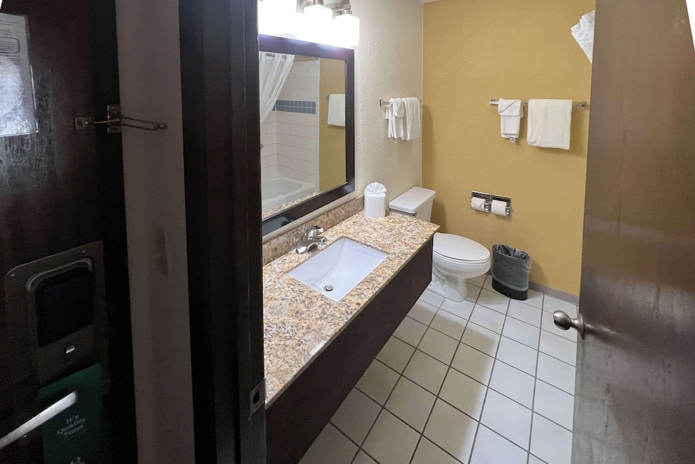 Suite, 2 Queen Beds, Non Smoking - Photo 7