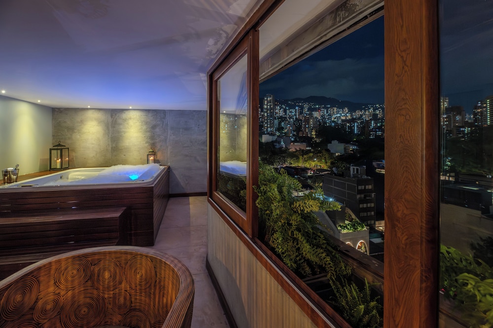 Suite, 1 King Bed, Jetted Tub - Photo 13