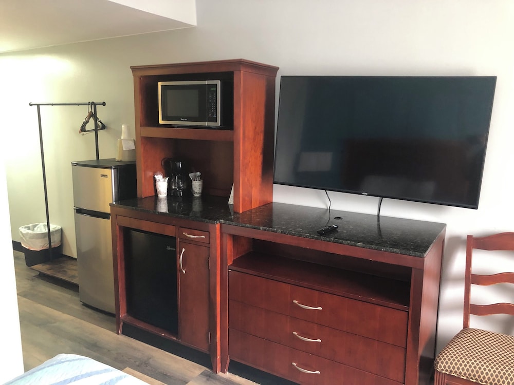 Deluxe Studio, 1 Queen Bed, Non Smoking, Ocean View photo 2
