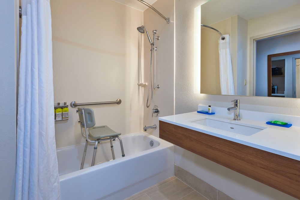 Standard Room, 1 King Bed, Accessible (Communications, Mobility) - Photo 3