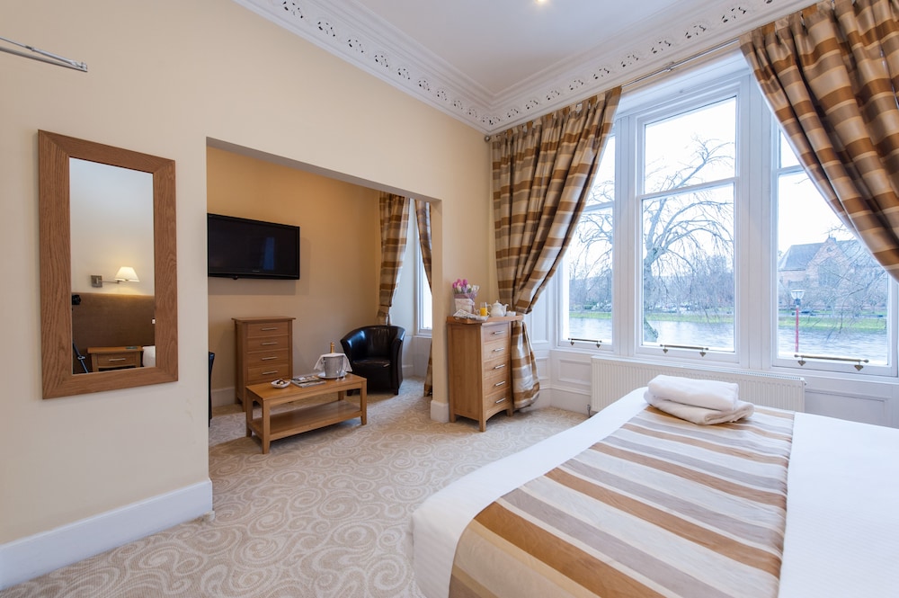 Deluxe Room, 1 King Bed, Non Smoking, River View - Photo 3