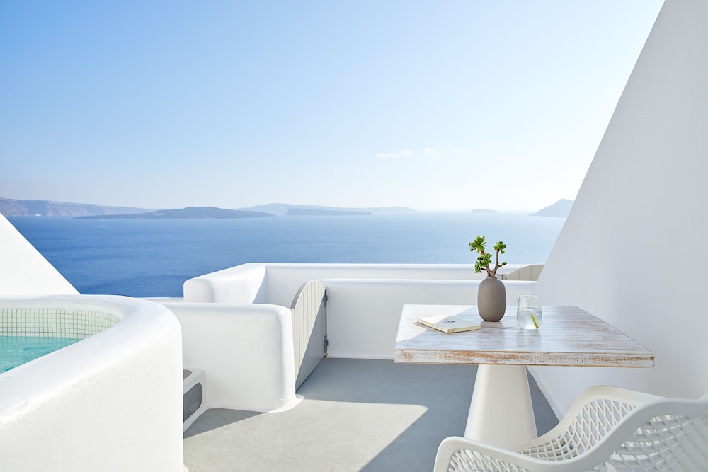 Junior Suite with Outdoor Hot Tub and Caldera view - Photo 8