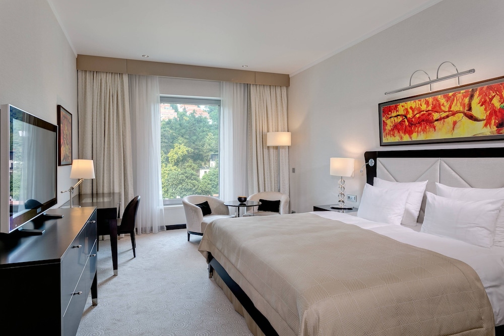 Executive Guest Room, 1 King Bed - Photo 3