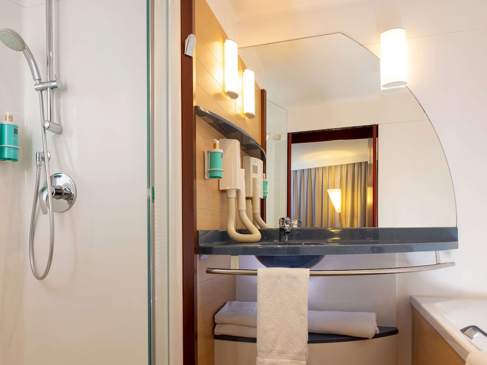 Executive Suite, Multiple Beds - Photo 2