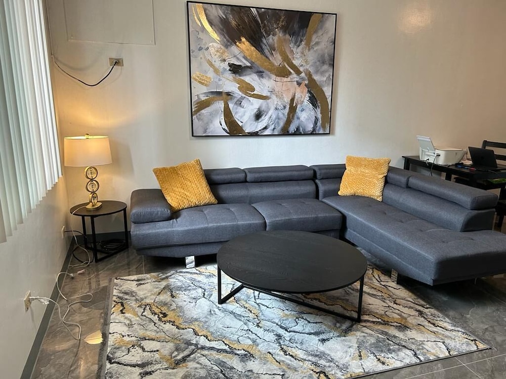 Deluxe Condo photo 1