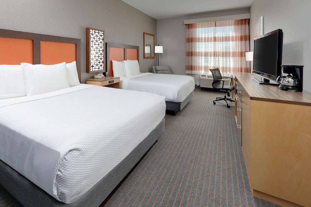 Room, 2 Queen Beds, Non Smoking - Photo 2