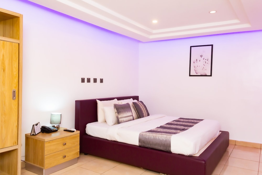 Suite - Photo 2