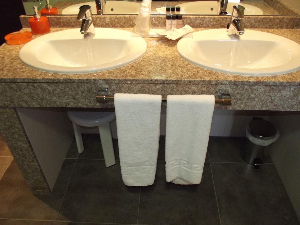 Double Room - Photo 6