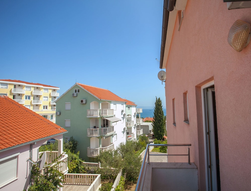 Apartment, 2 Bedrooms, Balcony, Sea View photo 2