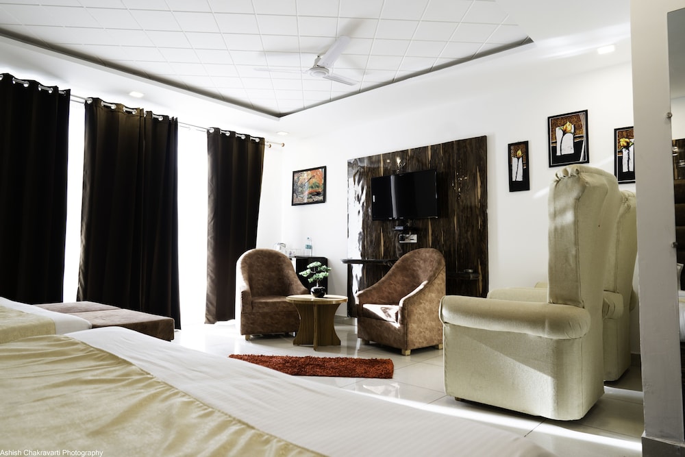 Family Room - Photo 2