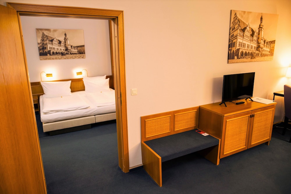 Classic Room, Multiple Beds - Photo 1