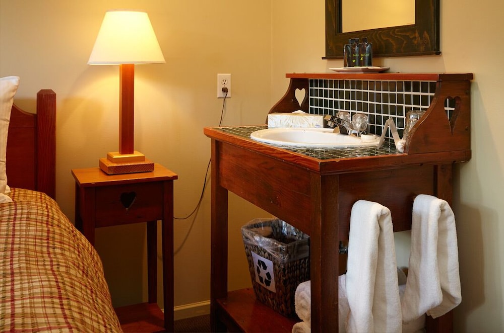Traditional Room, 1 Queen Bed, Ocean View photo 2