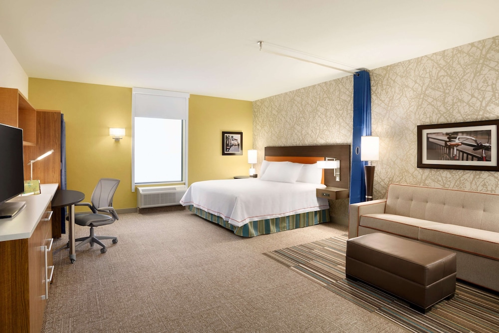 Studio, 1 King Bed, Accessible, Bathtub photo 3