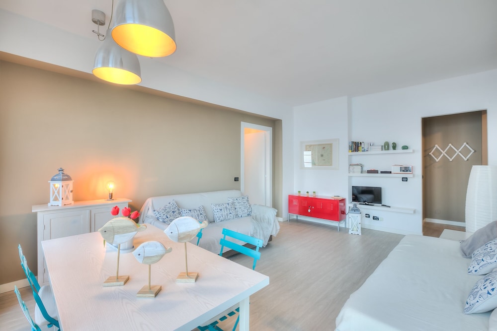 Family Apartment, Multiple Bedrooms (La Casa al Sole - beautiful sea view)