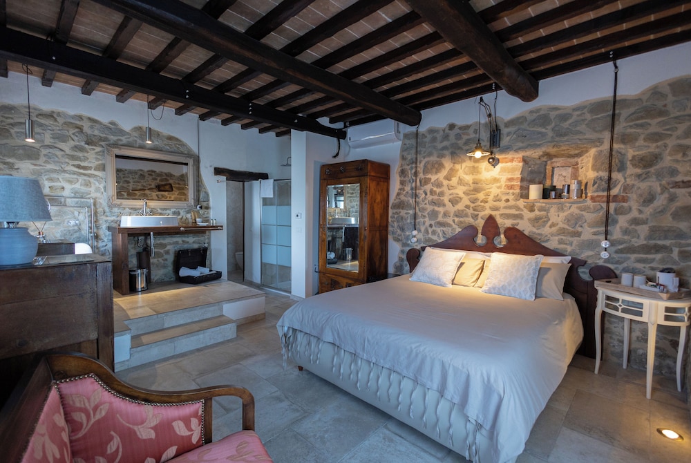 Room, 1 Queen Bed, Lake View photo 1