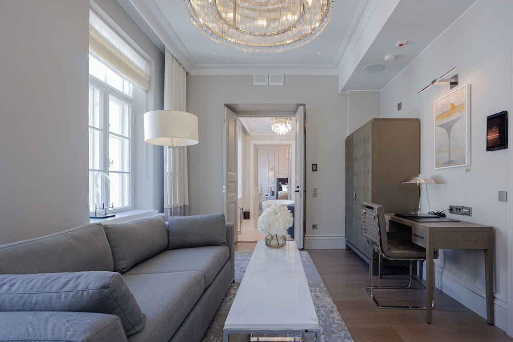 Suite, 1 Bedroom - Photo 3