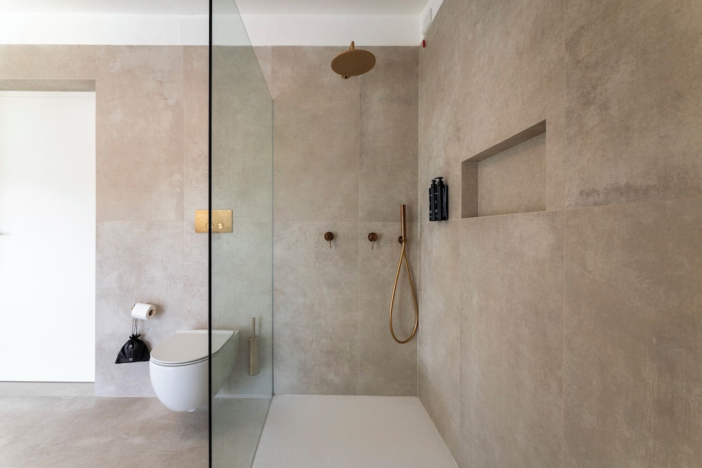 Junior Suite, Hot Tub - Photo 9