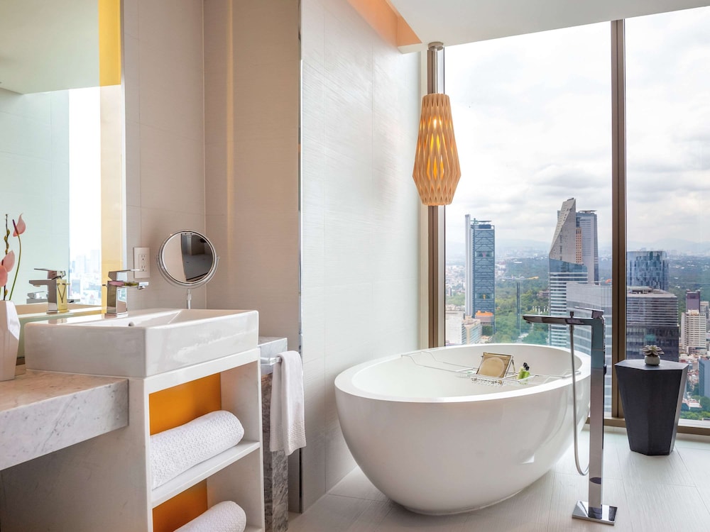 Junior Suite, 1 King Bed, Club Lounge Access, Executive Level (Angel of Independence view) - Photo 7